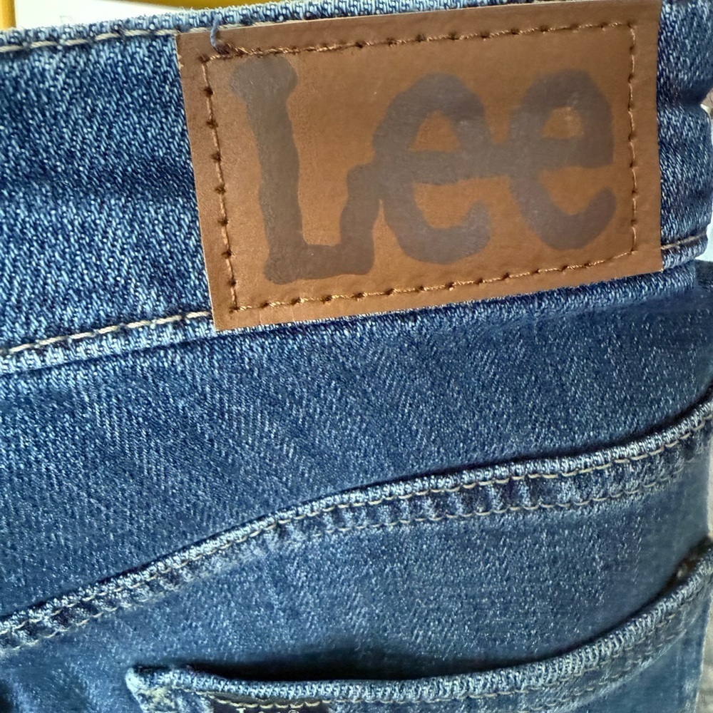NWT Lee Women's High Rise Blue Denim Shorts - Picture 5 of 9